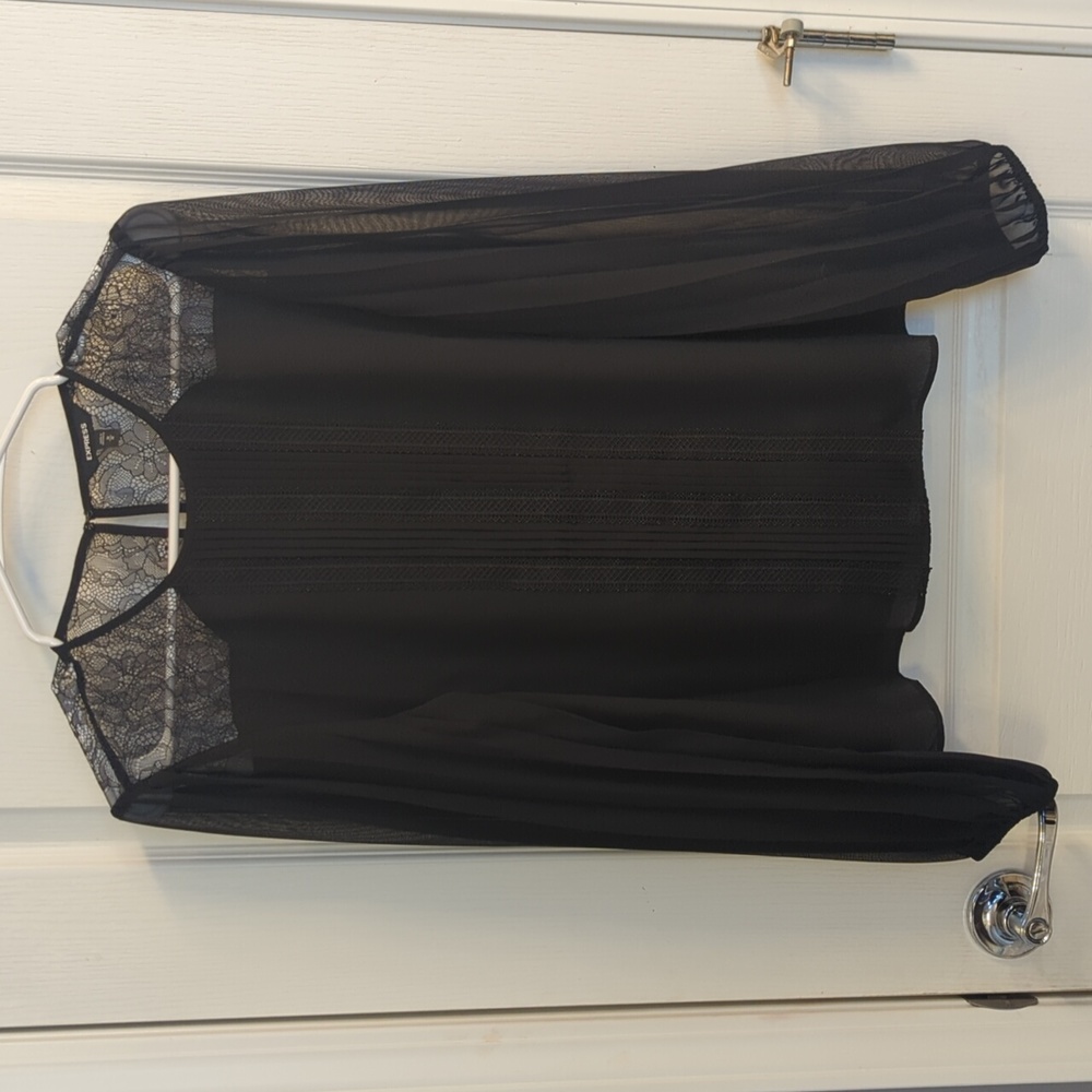 Express medium black top with lace nwt🖤